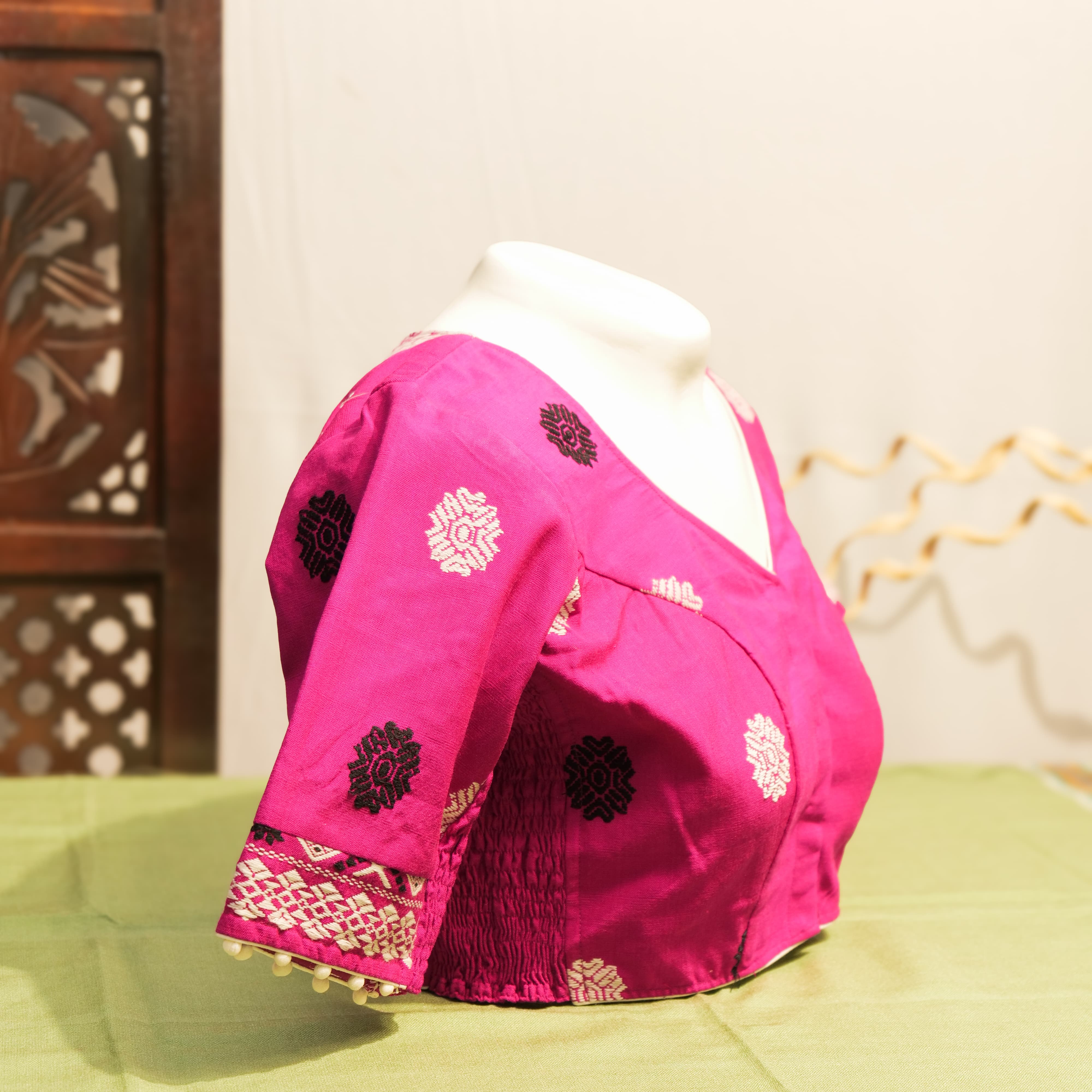 SWEETHEART NECK STRETCHLINE BLOUSE WITH KARBI MOTIF